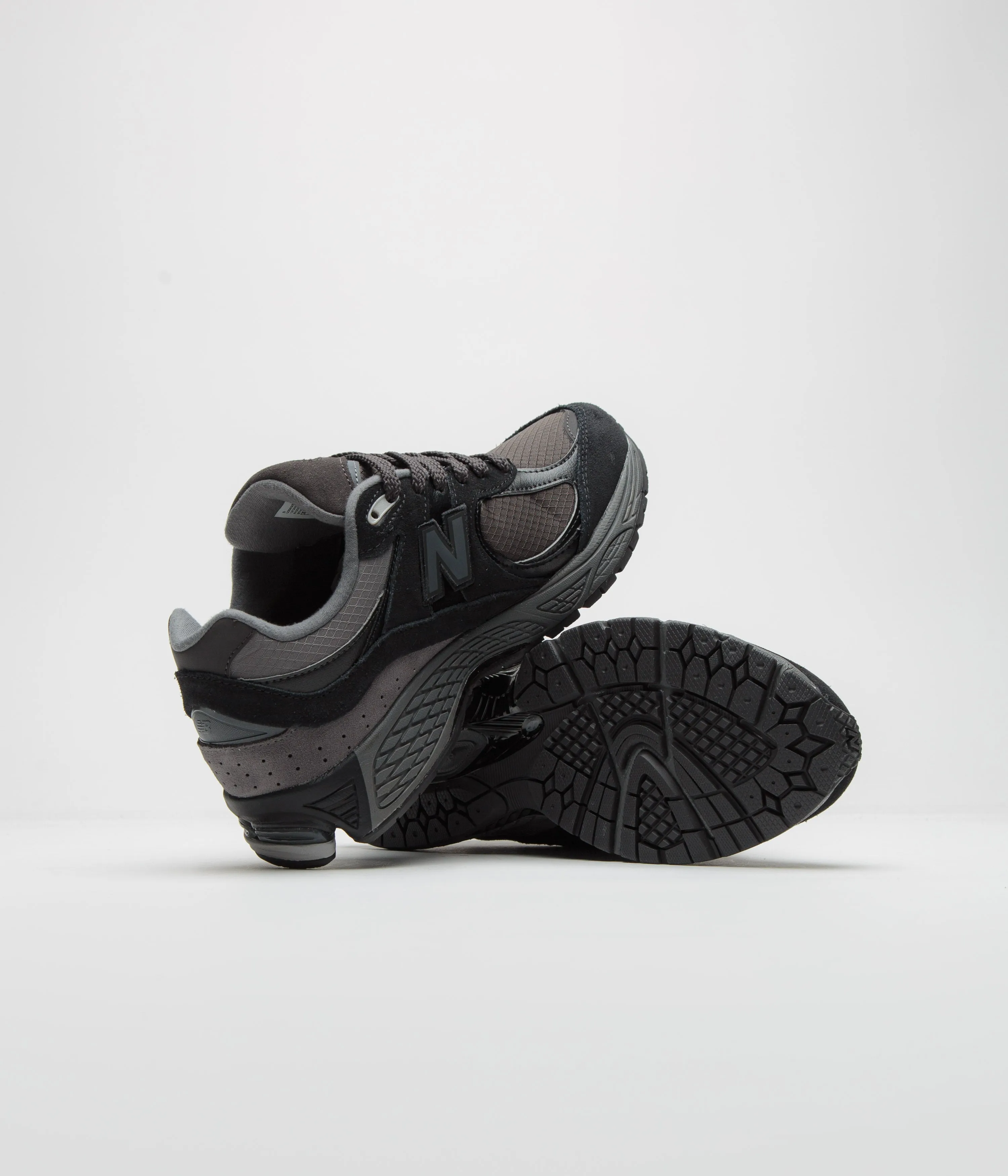 New Balance 2002R Shoes - Black / White / Grey