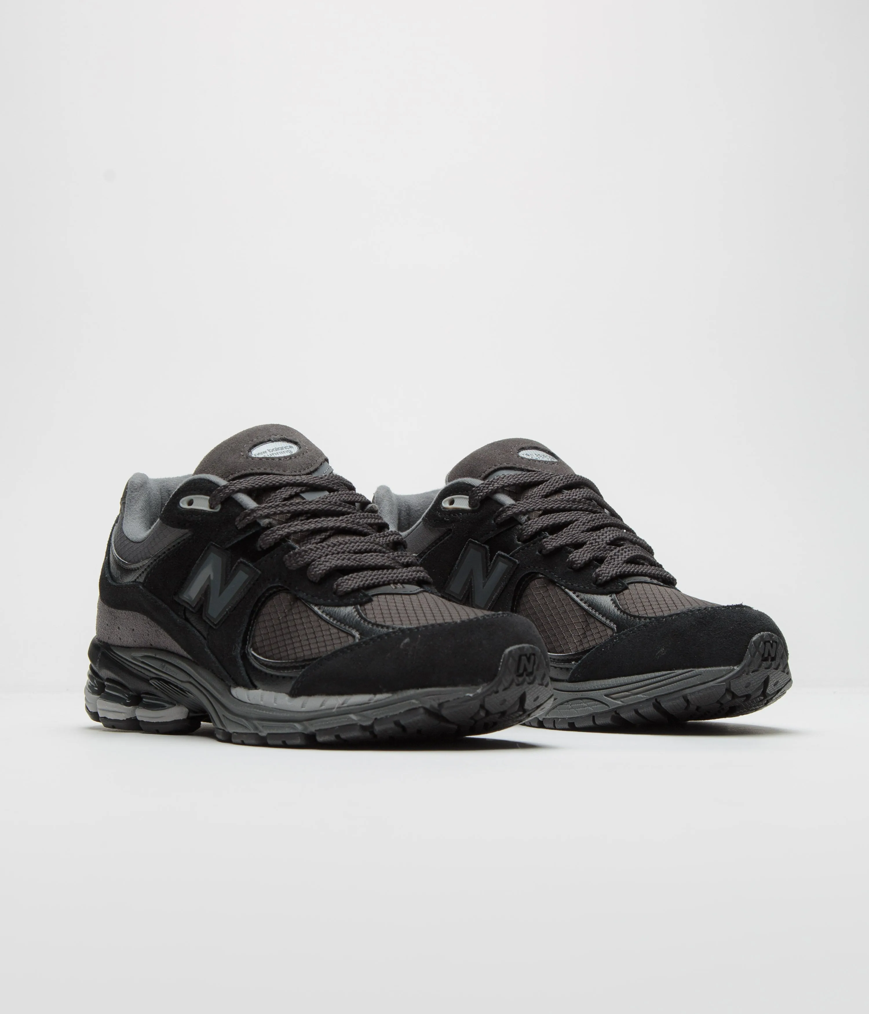 New Balance 2002R Shoes - Black / White / Grey