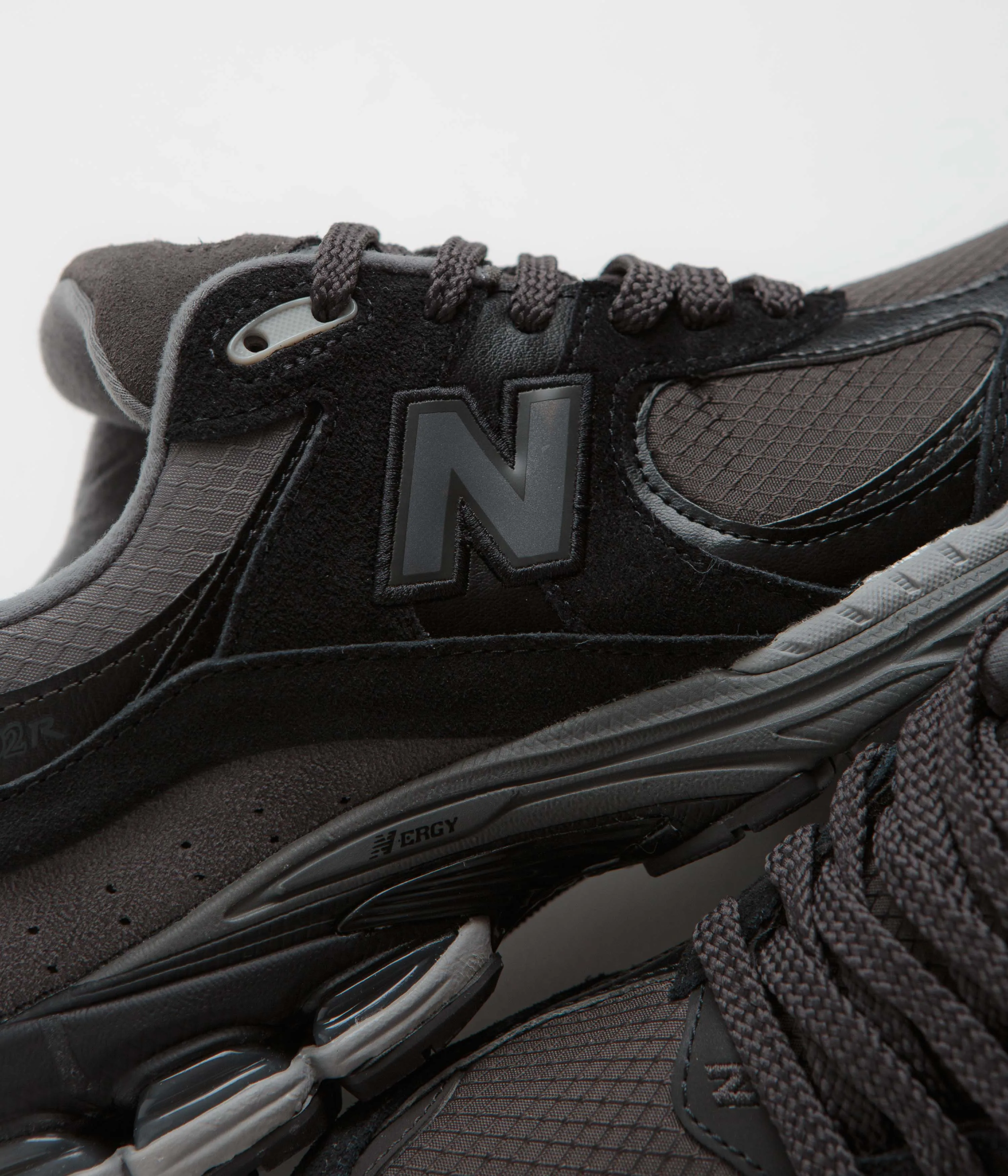 New Balance 2002R Shoes - Black / White / Grey