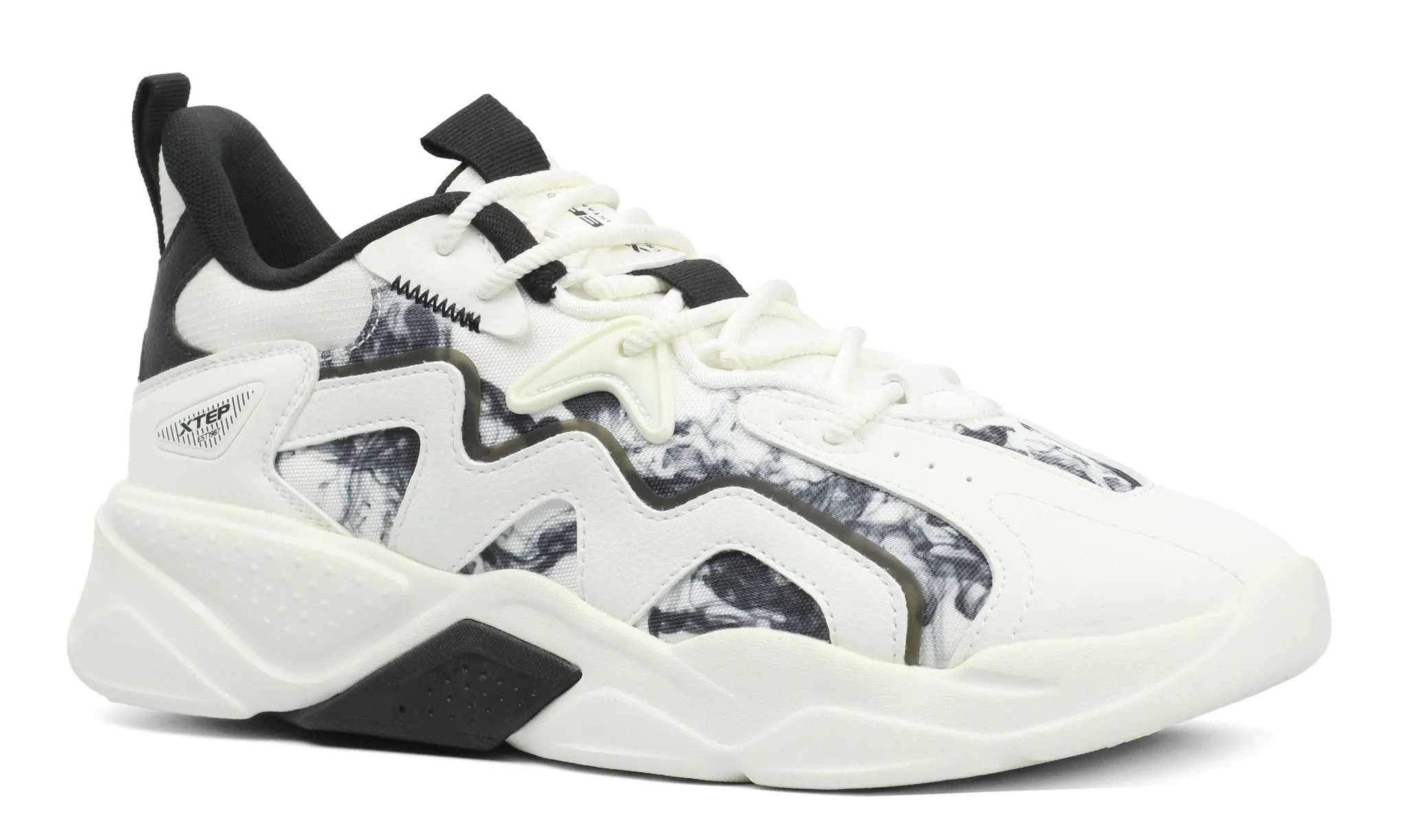 XTEP Lightweight Breathable Shoes